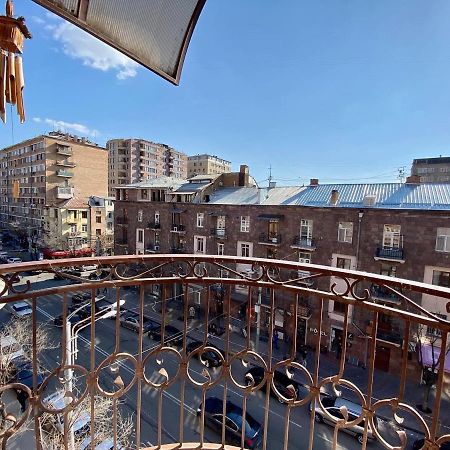 City Center Cute Flat 3 Rooms 예레반 외부 사진